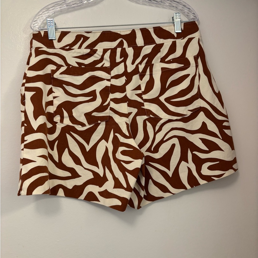 SPANX On-the-Go Printed Shorts in a zebra pattern. Brown and white L pull on - Picture 3 of 4